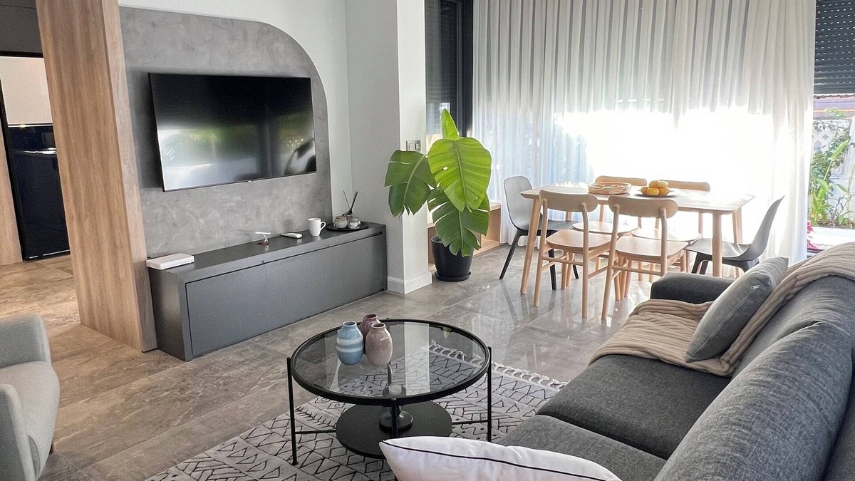Kemer Mahallesi Apartment | Charming Beachside Apartment with Private Garden