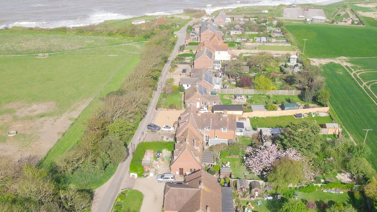 Happisburgh House | Charming beachside home with the most fantastic views
