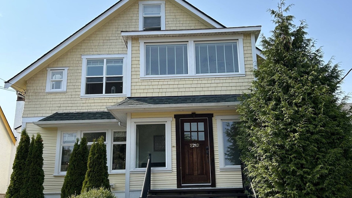 Fairfield House | Charming Beachside Retreat Steps from Dallas Rd, Beacon Hill Park, Cook St. Vill