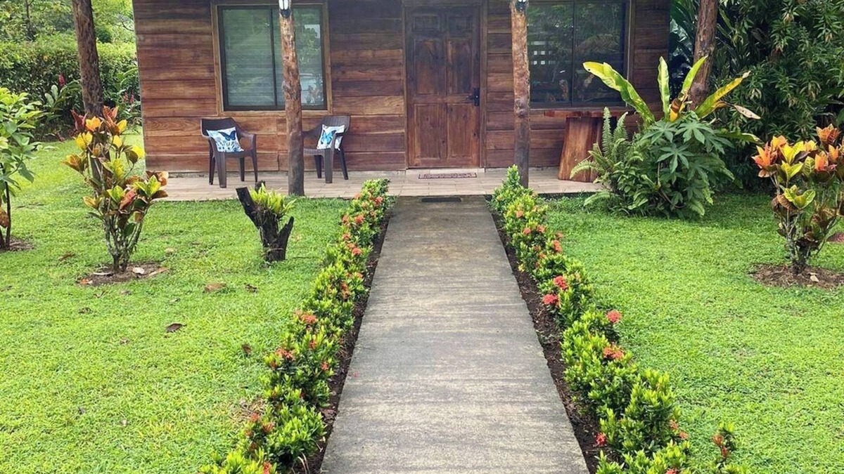La Fortuna House | Charming, beautiful cabin.