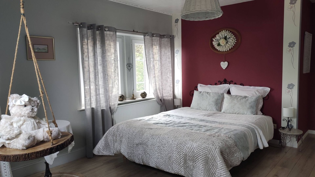 Pierre-Percee Bed & Breakfast | Charming bed and breakfast, with swimming pool, near forest, lake, castle - Aux 2 lacs