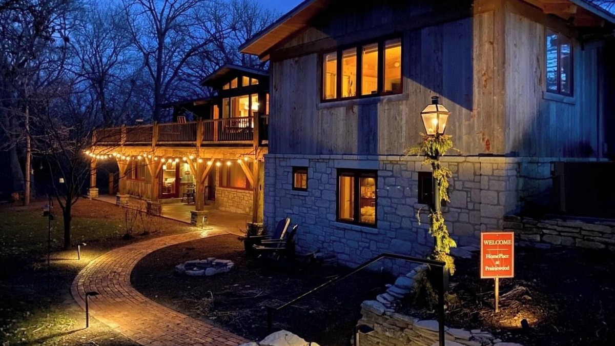 Manhattan Apartment | Charming Bed & Bath Suite Available Nightly