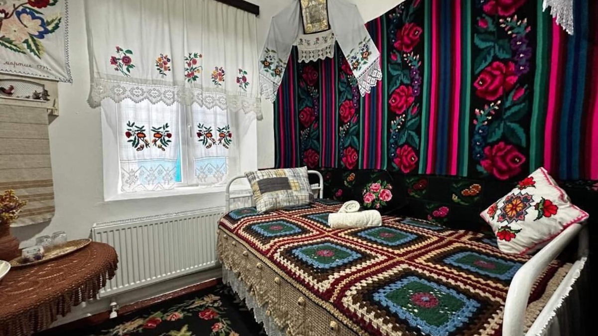 Moldova Bed & Breakfast | Charming bed & breakfast in fabulous Băcioi with WiFi, AC