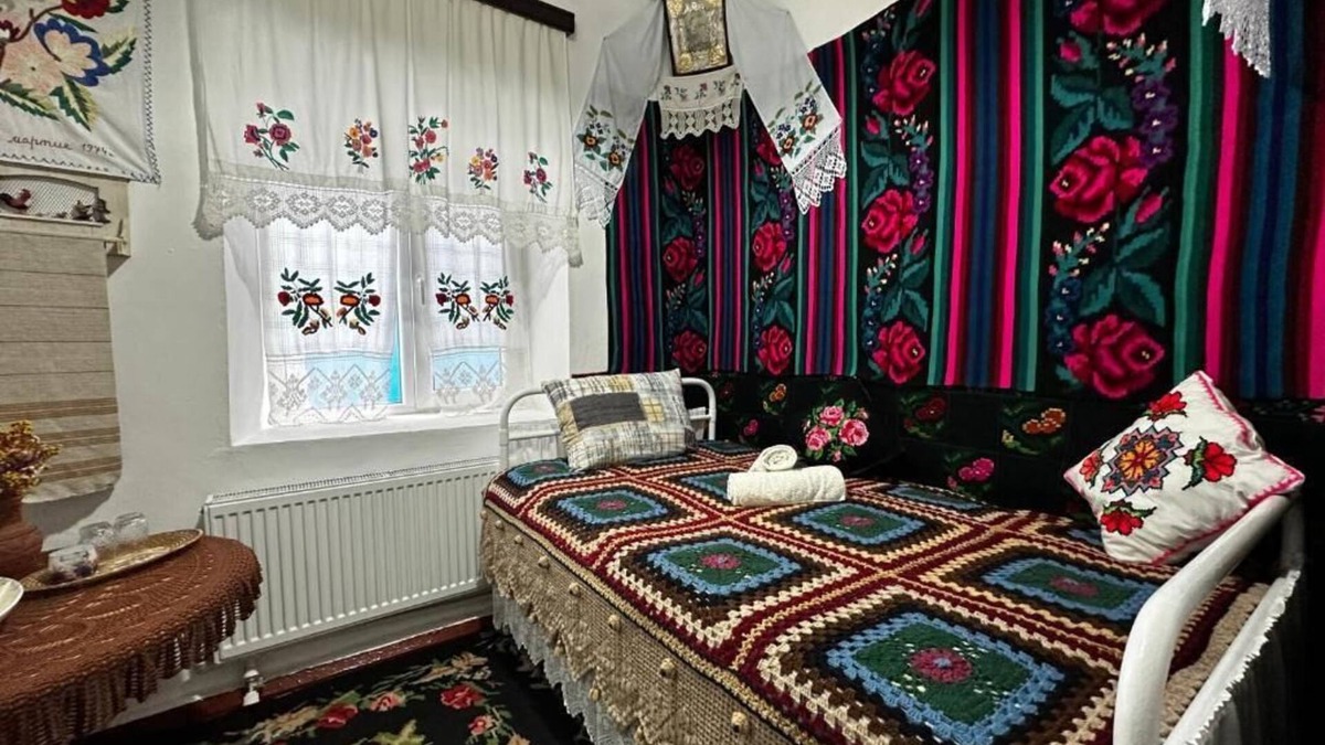 Moldova Bed & Breakfast | Charming bed & breakfast in serene Băcioi with WiFi, AC