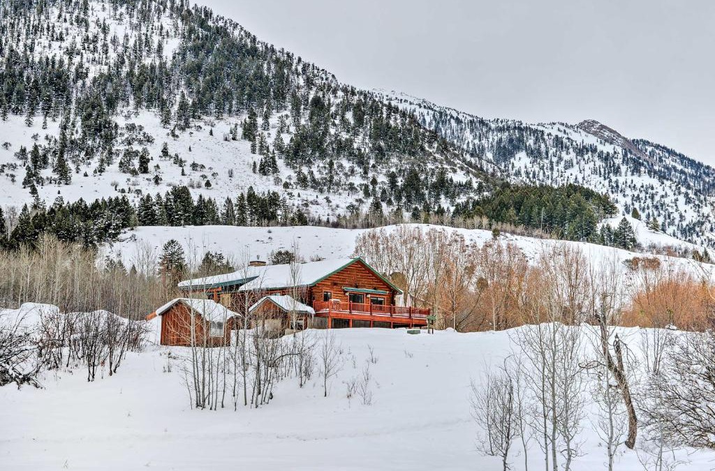 Bedford House | Charming Bedford Cabin with Private Hot Tub!