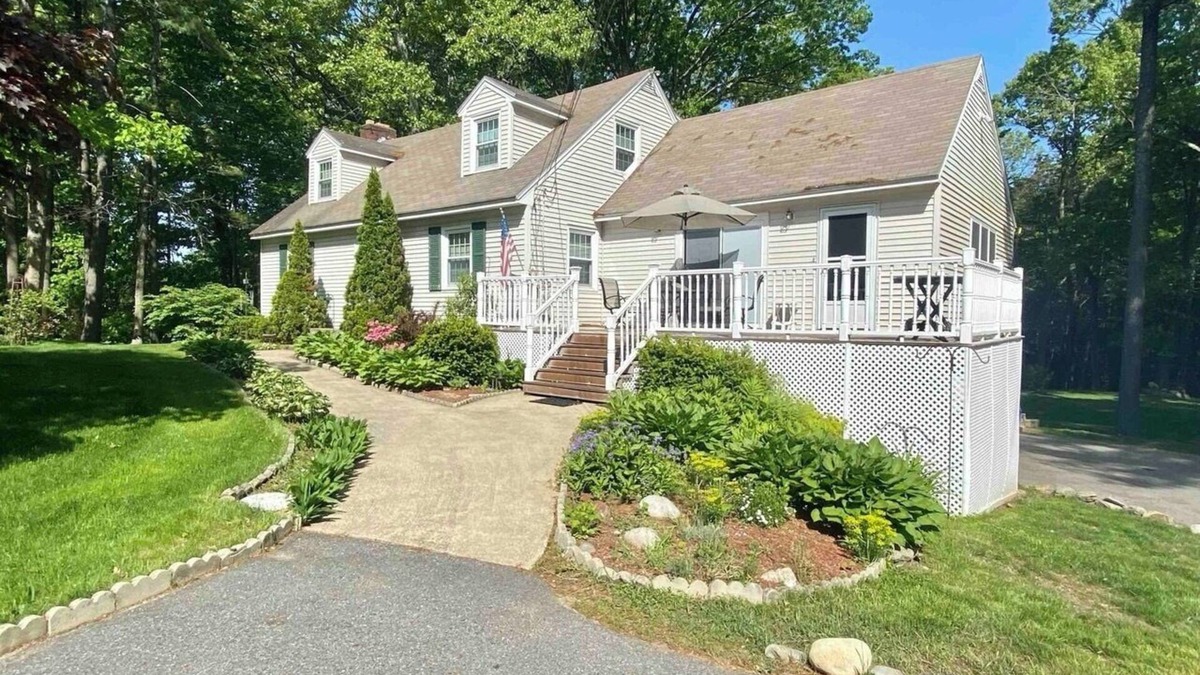 Hudson House | Charming Bedroom with WiFi, AC in wonderful Hudson NH