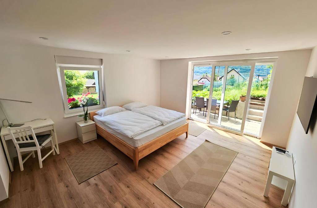 Jesenice Apartment | Charming Bella Hideout - Adults Only