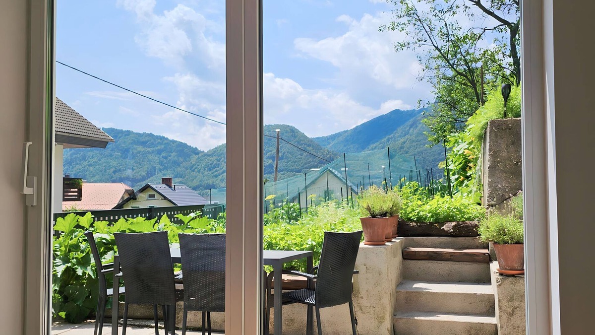 Jesenice Apartment | Charming Bella Hideout - Adults Only