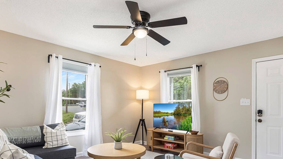 Belmont Historic District House | Charming Belmont Bungalow - 5 Min Walk to Downtown