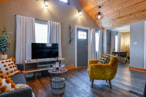Benson House | Charming Benson Home - Sleeps 5 Hot Tub!