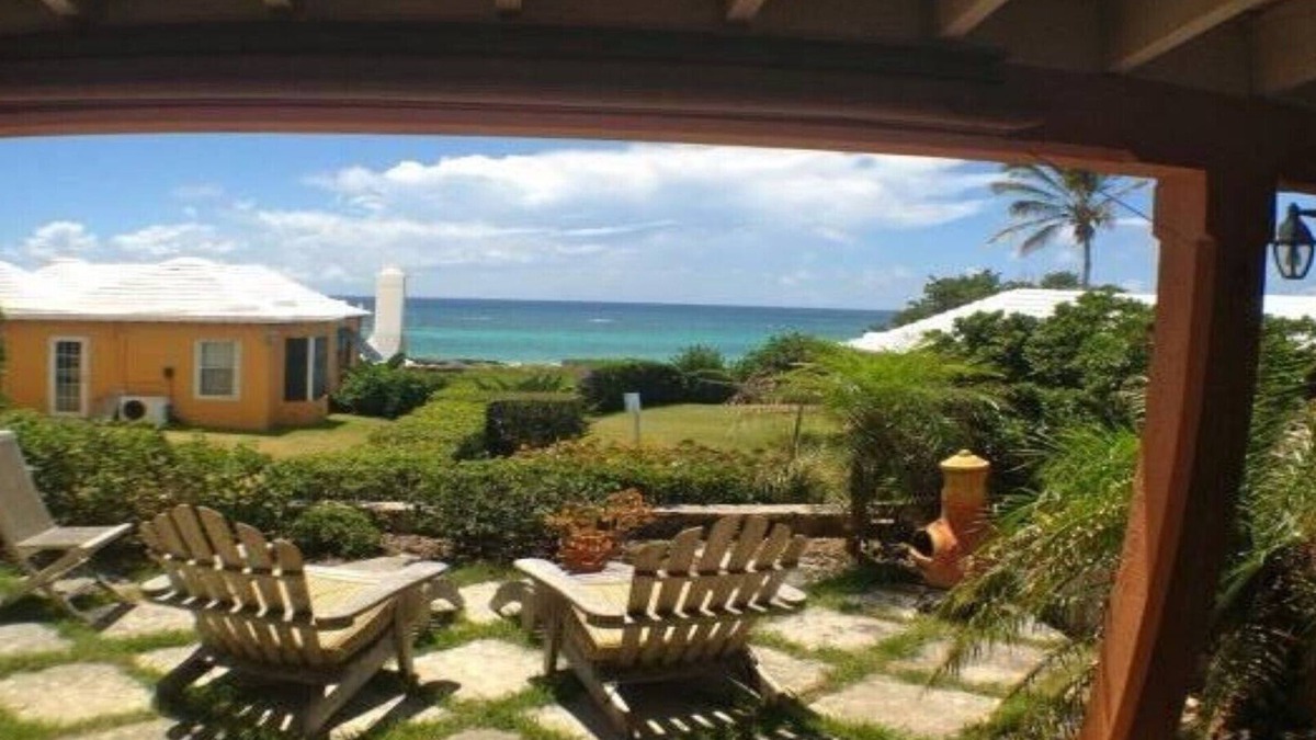 Devonshire House | Charming Bermuda Cottage Overlooking The Ocean With Access To The Shore.