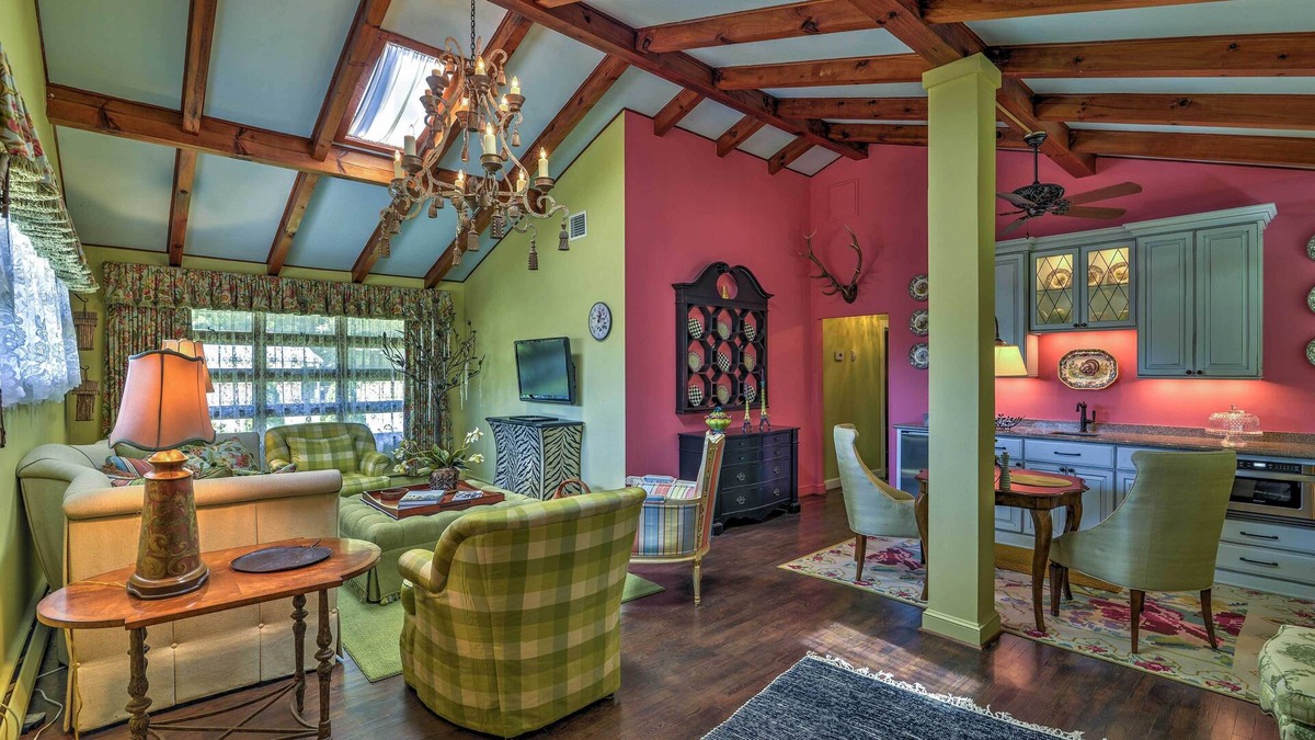 Little Switzerland Cottage | Charming Blue Ridge Cottage w/Stunning Views!