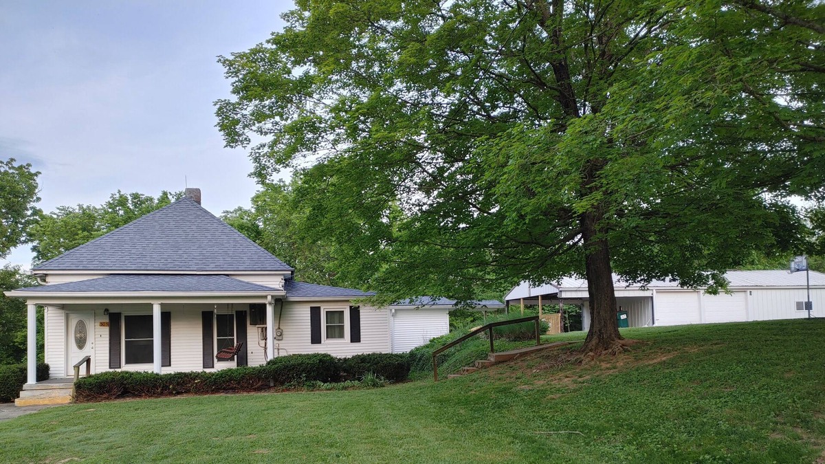 Milltown House | Charming Blue River Escape