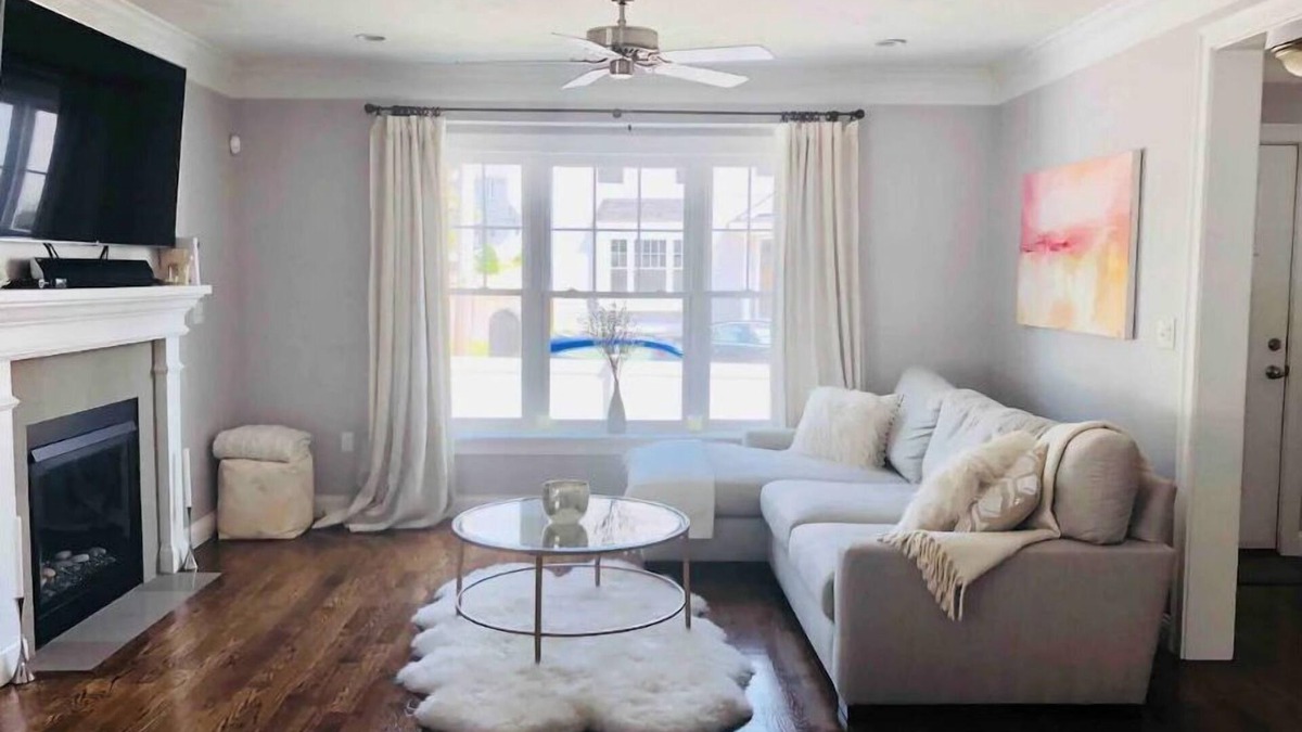 Lower Washington - Mount Hope House | Charming Boston Townhouse