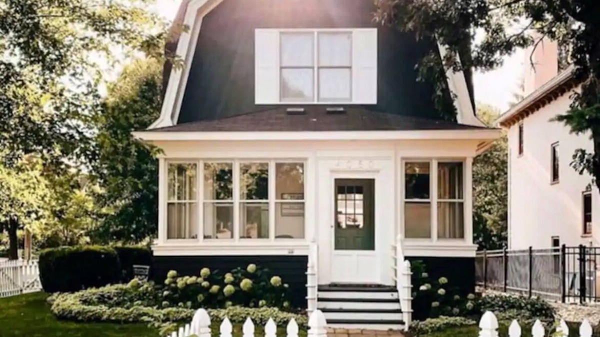 Linden Hills House | Charming Boxwood Cottage in Linden Hills