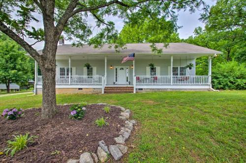 Boydton House | Charming Boydton Retreat about 5 Mi to Kerr Lake!