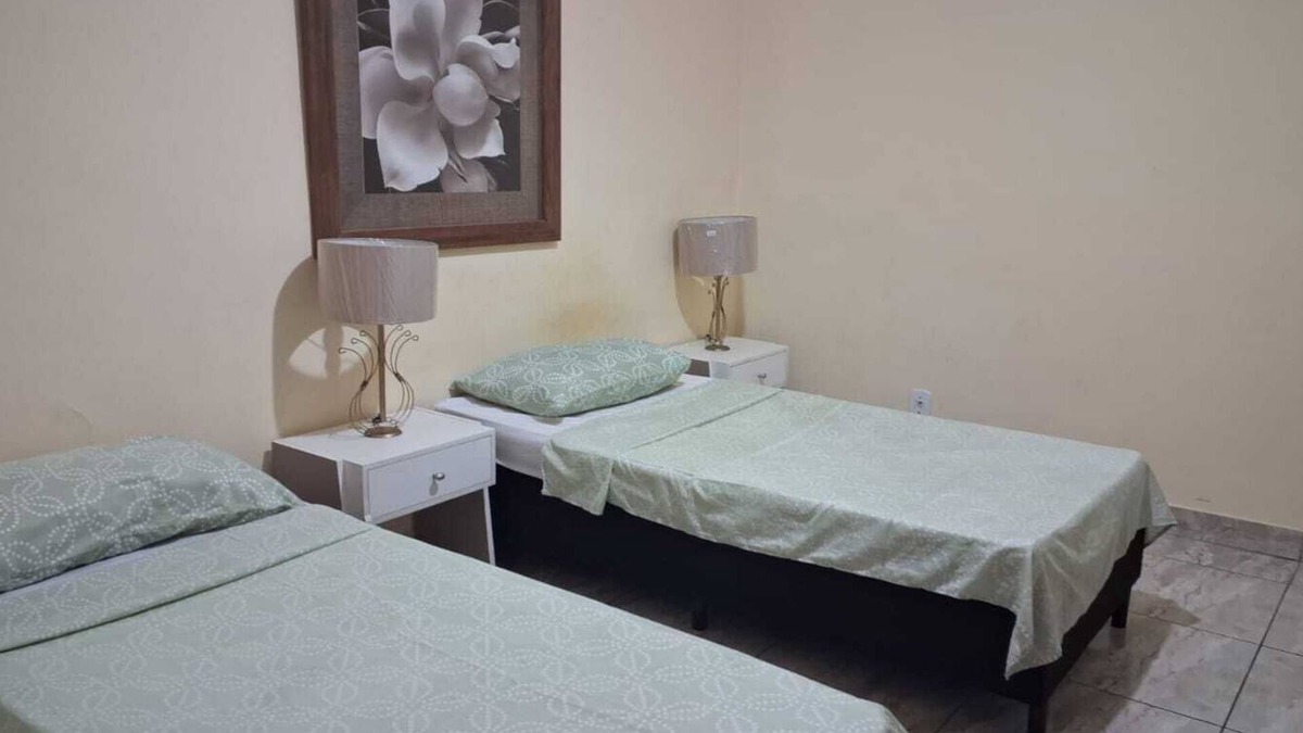 Duque de Caxias House | Charming 1-bedroom apartment with WiFi, AC in Centro Duque de Caxias