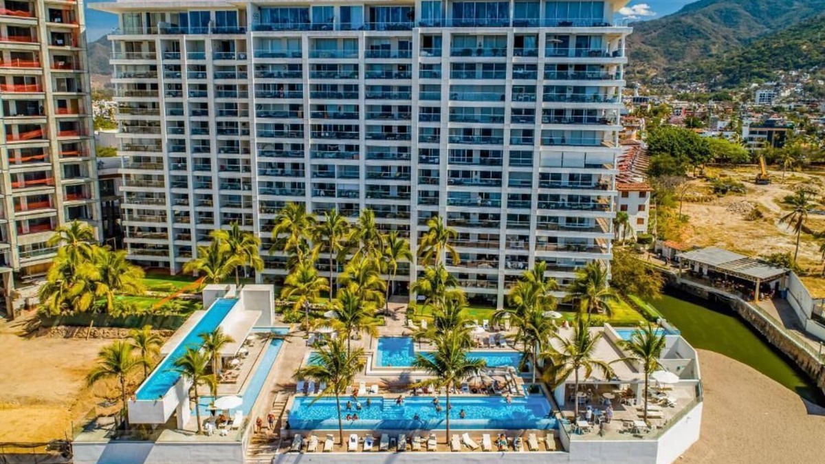 Las Glorias Apartment | Charming brand new 1-bedroom apartment with WiFi, fitness room on the beach