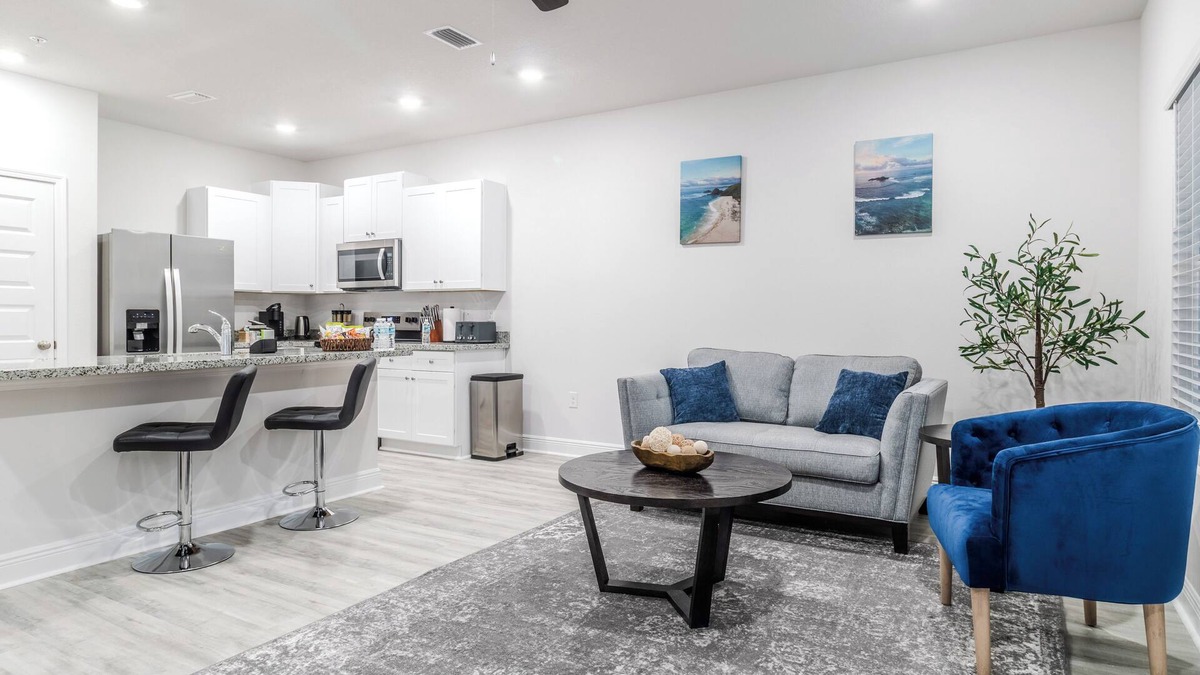 Ferry Pass House | Charming Brand New 3-Bedroom Dream Townhouse!