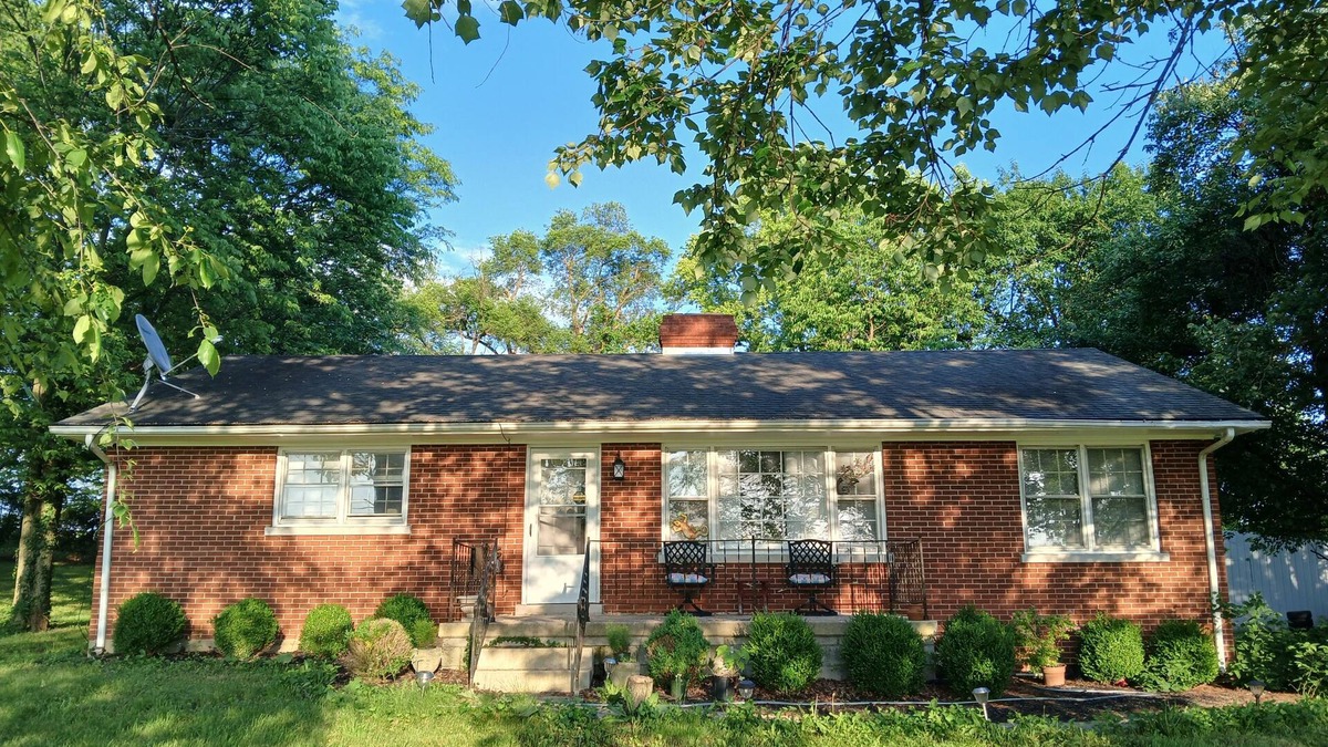 Georgetown House | Charming Brick Ranch in horse heaven! Just 13 mins to Kentucky Horse Park.