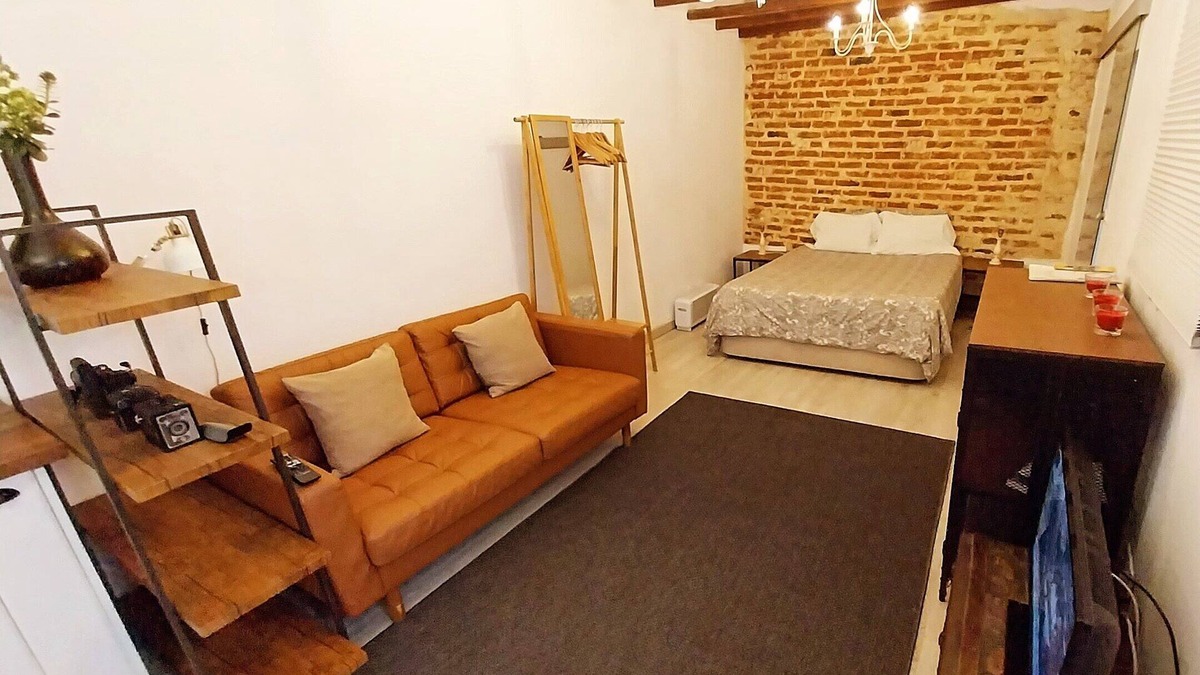 Linda-a-Velha House | Charming Brick Wall Studio with patio in Belem