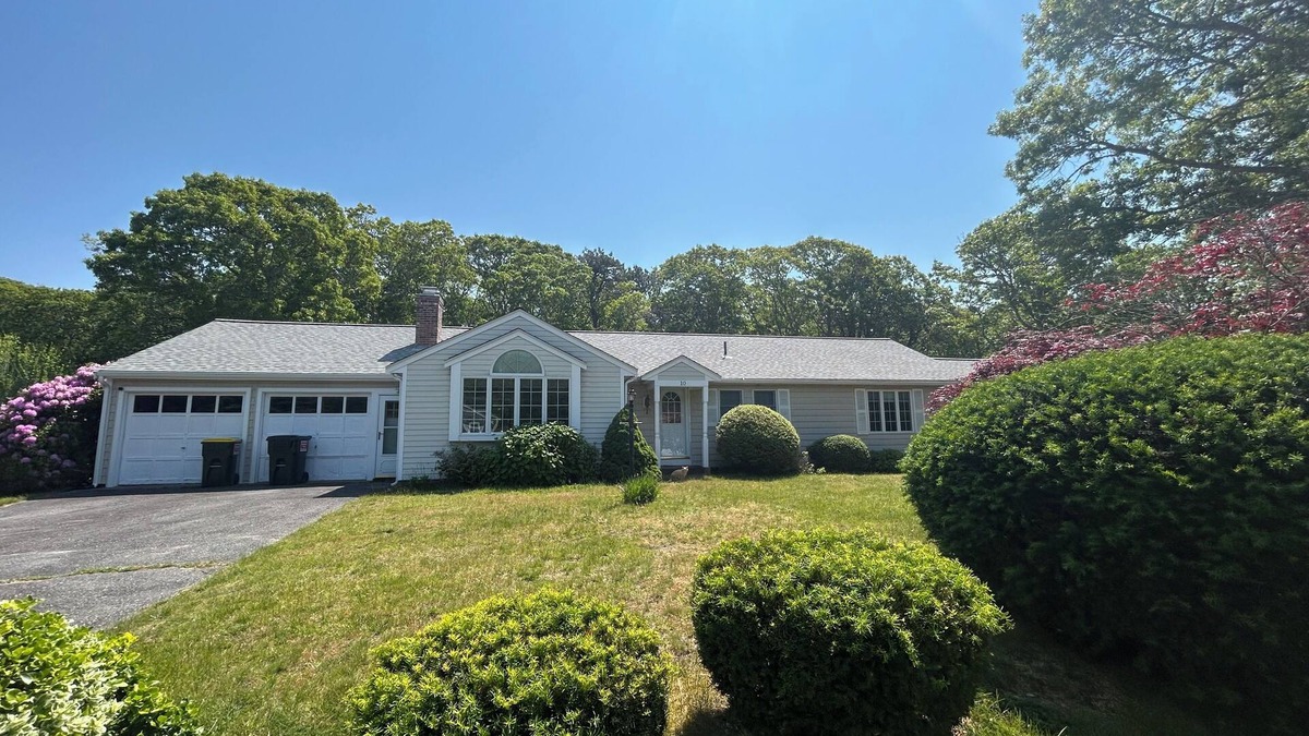 Bass River House | Charming, Bright 3BR/2BA – Walk to Beach, AC, Grill, Fire Pit & Private Backyard