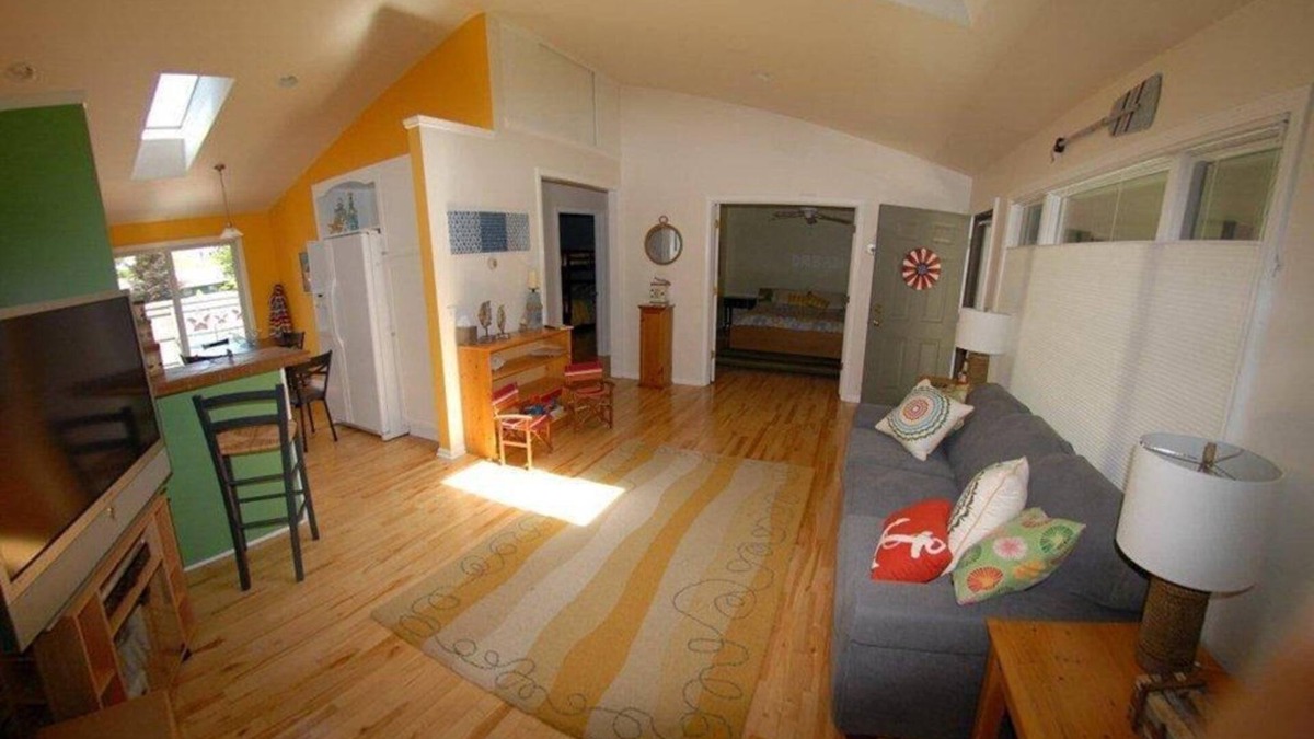 Douglas Condo | Charming & Bright Saugatuck/Douglas Getaway Condo In Ideal Location