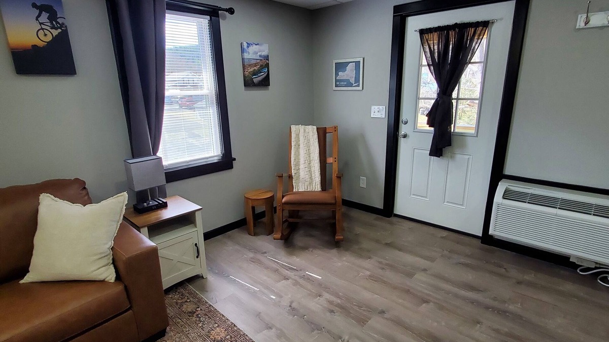 Whitehall House | Charming building with 1 bedroom and AC, WiFi in serene Whitehall