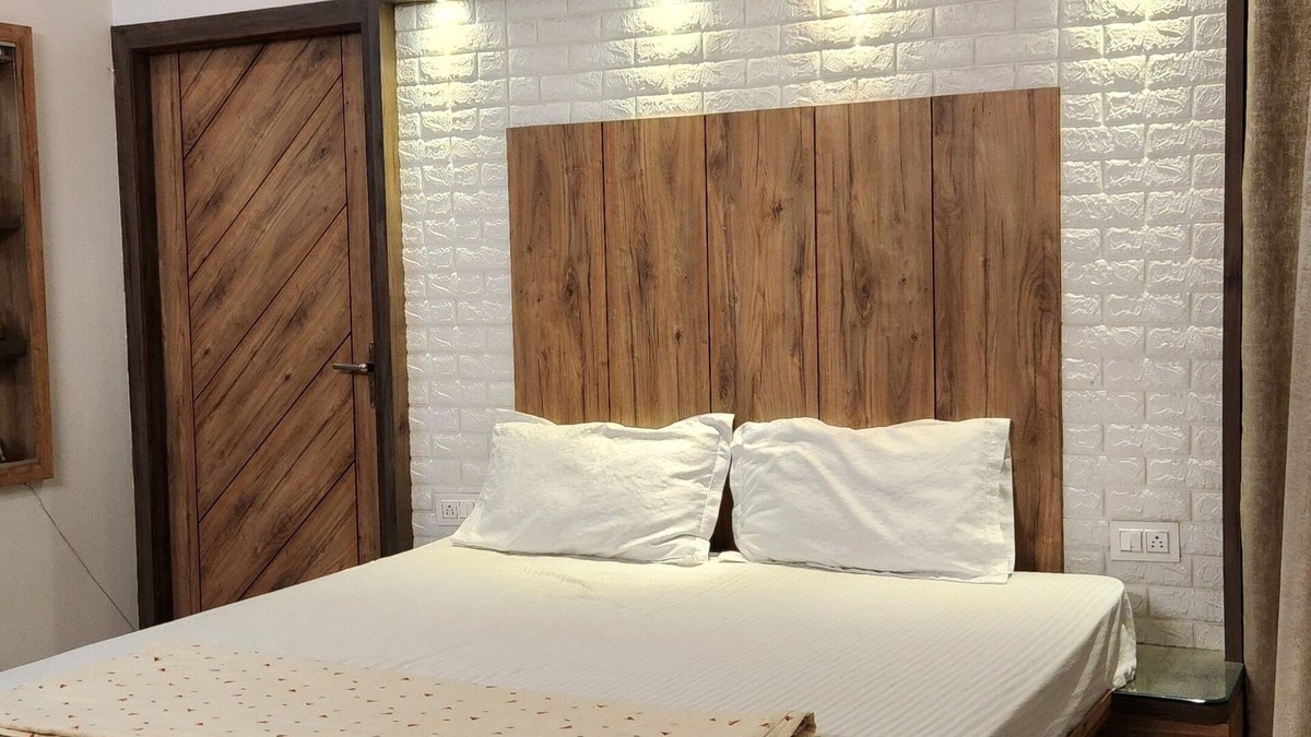 Gwalior House | Charming bungalow in Gwalior with WiFi and AC .