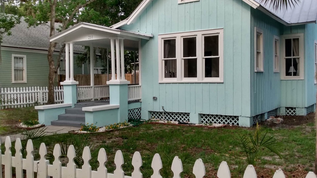 Sanford House | Charming bungalow in Sanford's historical district