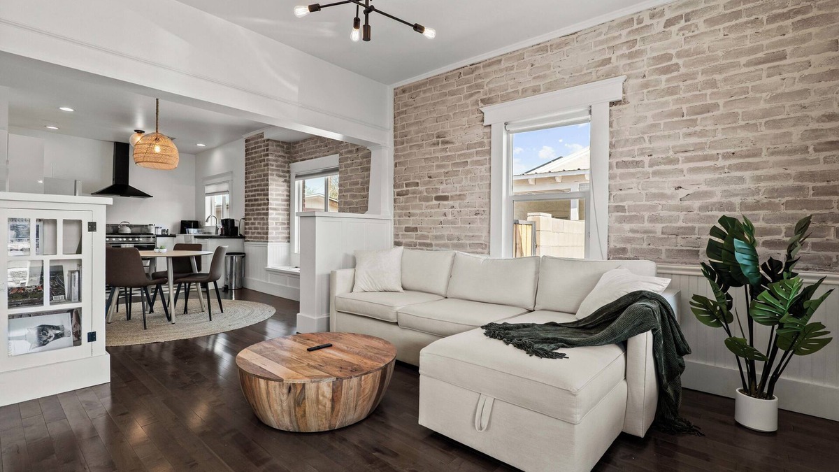 Coronado House | Charming Bungalow Near It All