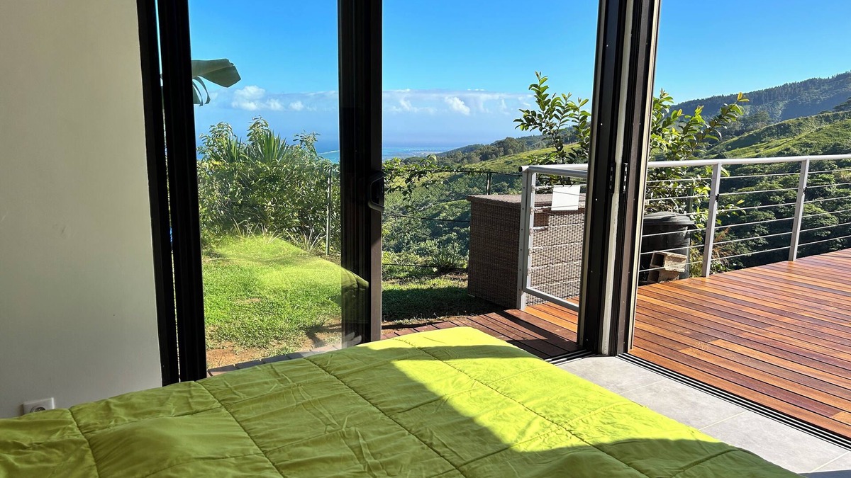 Punaauia House | Charming bungalow room Tahiti in fabulous Puna'auia with WiFi, AC
