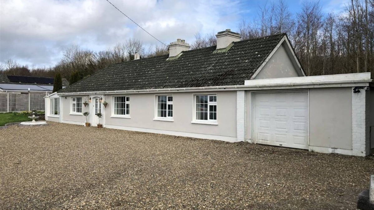 Terryglass House | Charming bungalow with WiFi in Terryglass - 3 bedrooms
