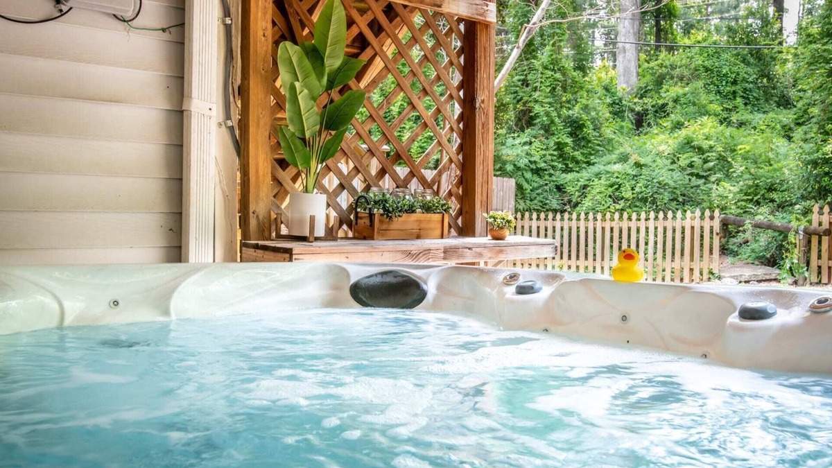 Redmont Park House | Charming Bungalow with Hot Tub | Diaper Row Oasis,