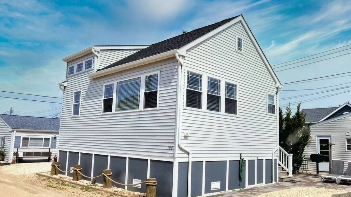 Ocean Beach III House | 💎 Charming Bungalow with Loft - CLOSE TO THE BEACH! Sleeps 4-5