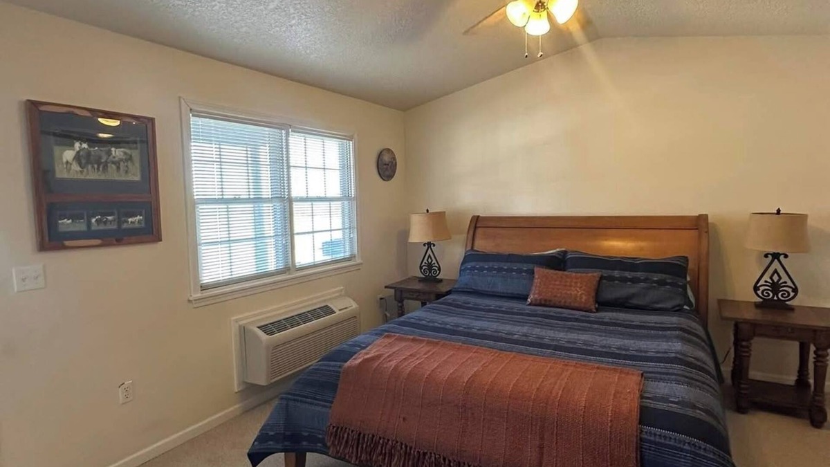 Eminence Villa | Charming Bunk House Suite in Eminence with AC/Heat, Kitchenette & full bath