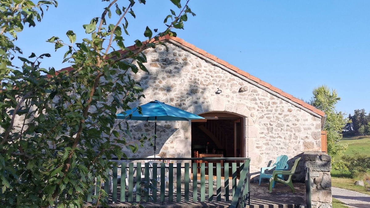 Saint-Romain-Lachalm Cottage | Charming cottage in Saint-Romain-Lachalm with terrace, near Dunières