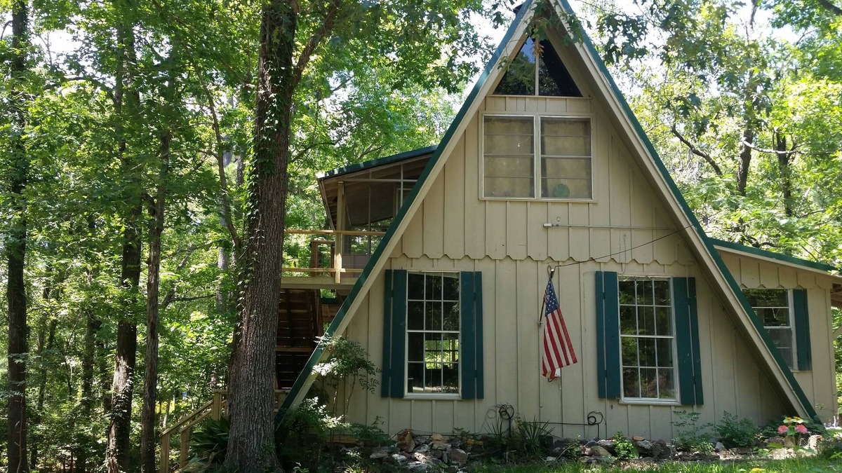 Broaddus Cabin | Charming Cabin 300 Yards from Free Boat Launch & Swimming Area