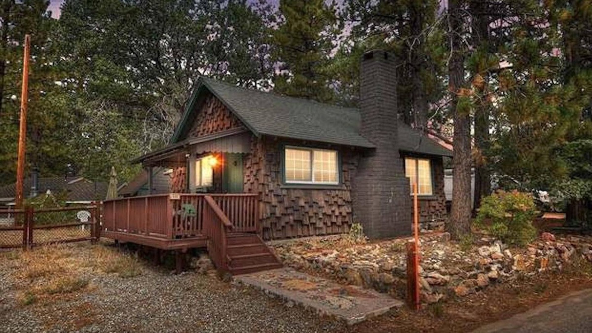 Big Bear Lake House | Charming cabin close to the lake and downtown