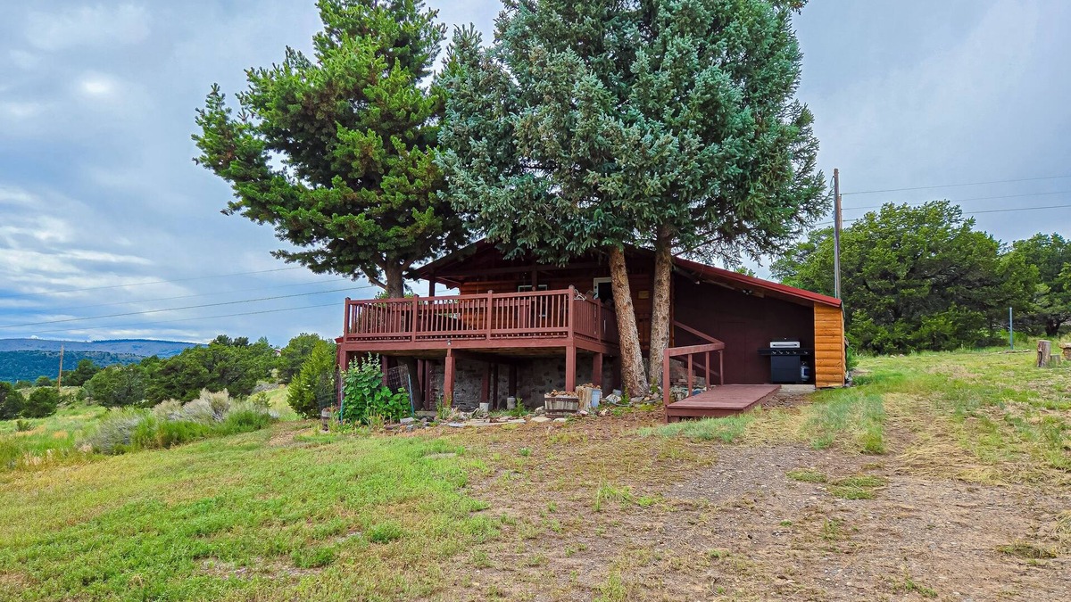 Alpine Village Cabin | Charming cabin close to activities with spacious deck and great views
