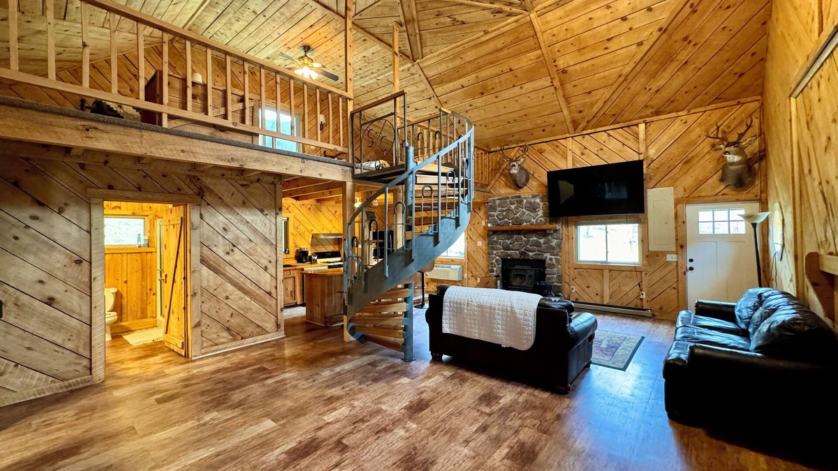 Arthur Cabin | Charming cabin in Appalachian mountains of Cabins, WV with full amenities