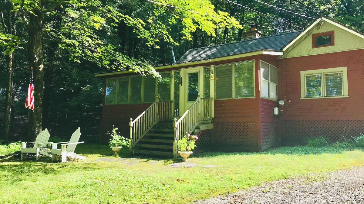 Norwich Lake Cabin | Charming Cabin Lake Rights, Private Dock 3 bedroom, 2 bath. Sleeps 7.