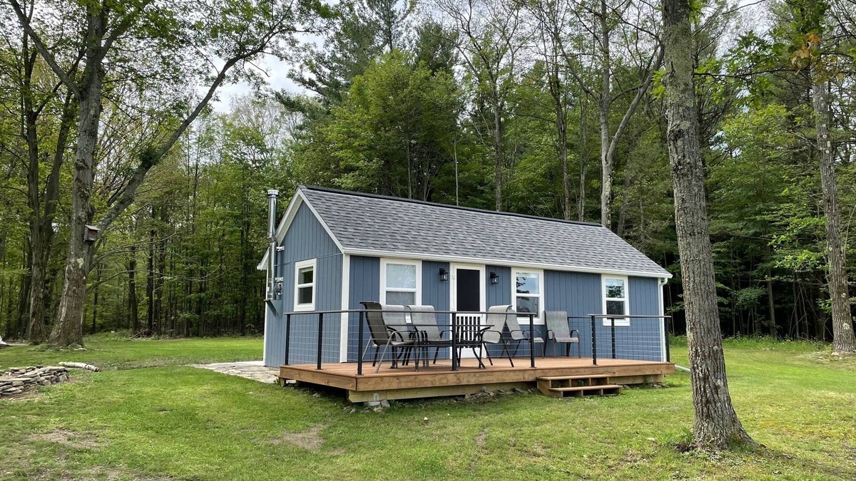 Bath Cabin | Charming Cabin minutes from Keuka Lake