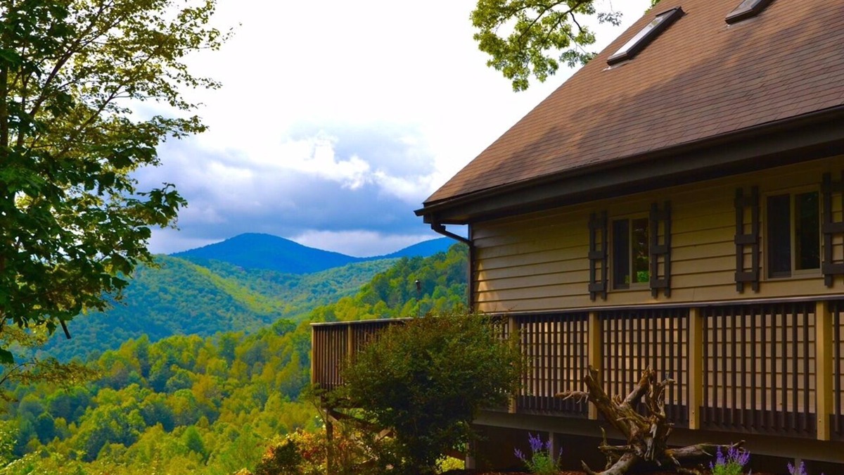 Ferguson Cabin | Charming Cabin Near Boone - Picturesque Views - NEW Hot Tub & Hiking Trails