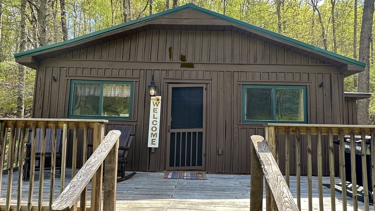 Kenova Cabin | Charming cabin off the beaten path