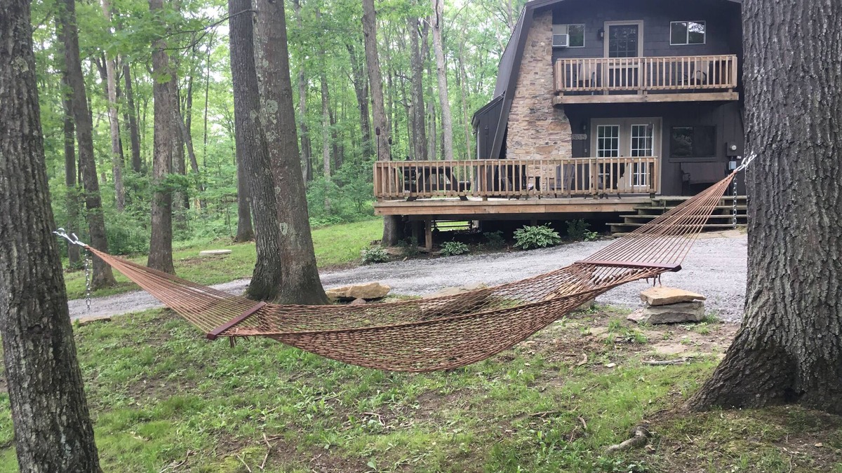 McHenry Cabin | Charming Cabin Only Minutes Away from all the attractions in Deep Creek Lake, MD