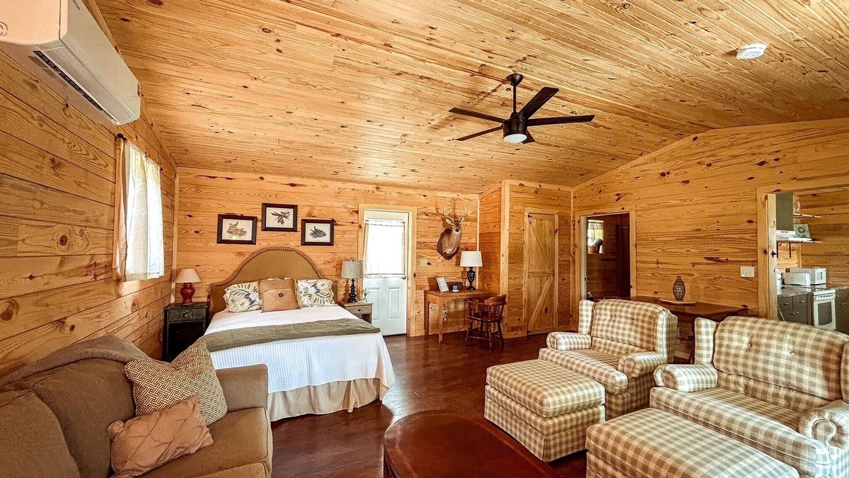 Giles County Cabin | Charming cabin surrounded by farmland in lovely Pulaski - WiFi included