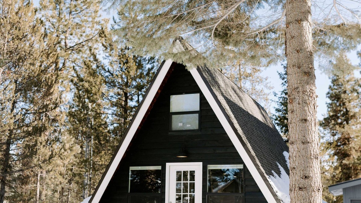 Donnelly Cabin | Charming cabin tucked near Cascade Lake