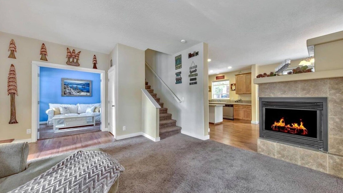 Bijou Park House | Charming cabin in South Lake Tahoe (close to lake + hot tub + yard)