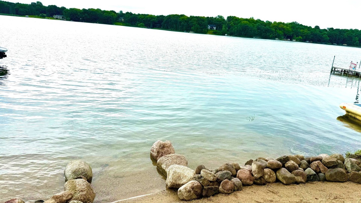 Maple Lake Cabin | Charming Cabin with Private Sand Beach on Indian Lake!